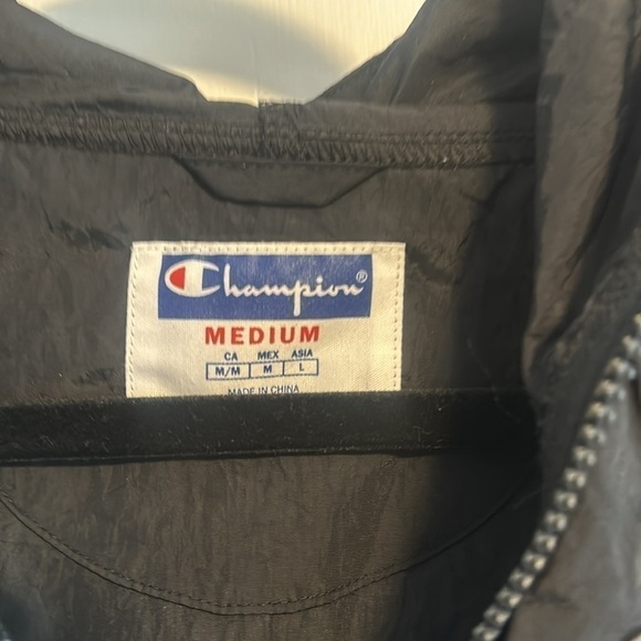 EUC: Champion  Nylon Hoodie Windbreaker Size M - Picture 3 of 4